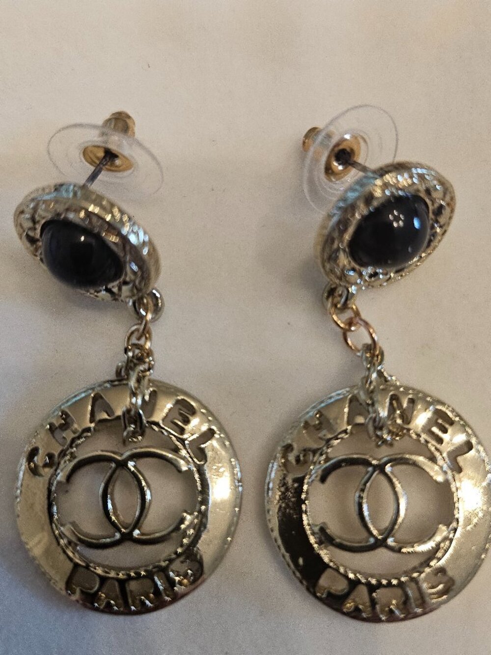 Costume vintage look earrings in gold plating with dark stones